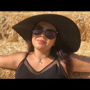 Meet your Posher, Zeinab